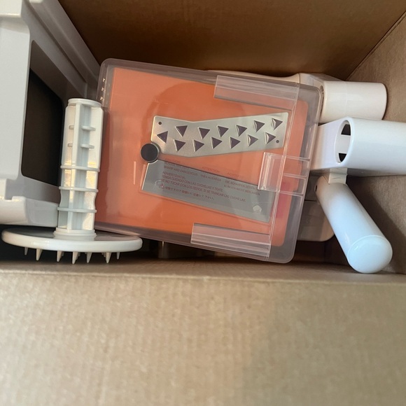 OXO Good Grips® 3-Blade Tabletop Spiralizer with StrongHold Suctions - Picture 3 of 12